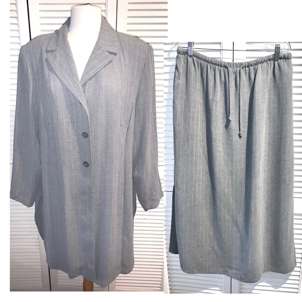 Venezia Vintage Gray Pinstriped Matching set outfit Blazer and Skirt 18/20